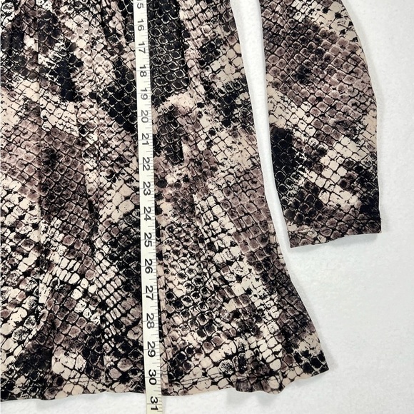 TORRID Animal Print Snakeskin Sheer Lightweight Mesh Babydoll Blouse Size 2X - Picture 12 of 14